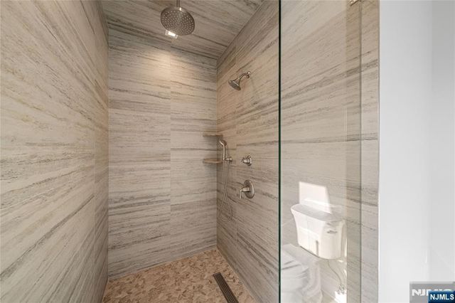 475 Morse Avenue, Ridgefield, NJ 07657