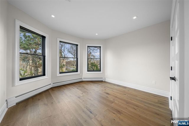 475 Morse Avenue, Ridgefield, NJ 07657