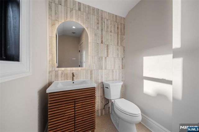 475 Morse Avenue, Ridgefield, NJ 07657