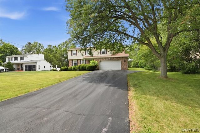 230 Rolling Green Lane, Elma, NY 14059