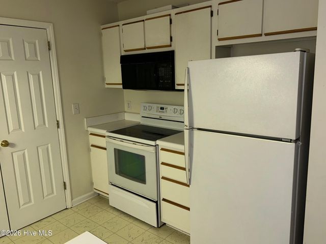 116 Breezewood Drive H, Greenville, NC 27858