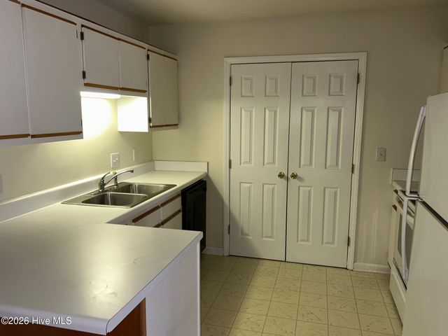 116 Breezewood Drive H, Greenville, NC 27858