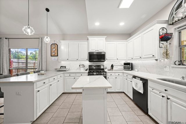 43267 Sycamore Bend Ave, Gonzales, LA 70737