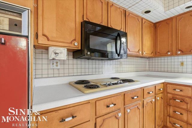 615 S 8th Street, Saint Clair, MI 48079