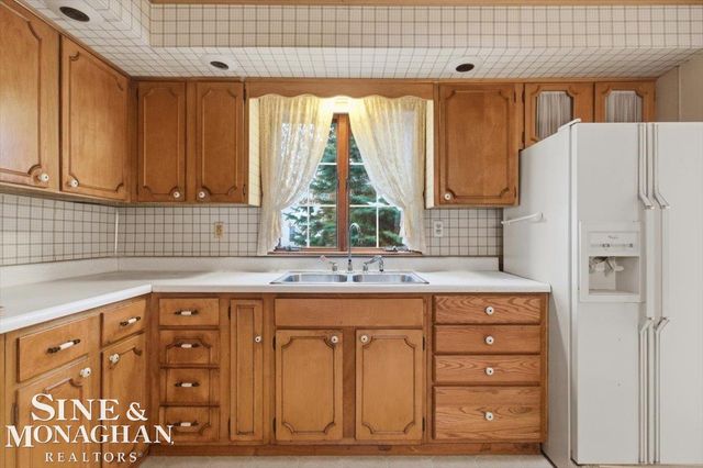 615 S 8th Street, Saint Clair, MI 48079