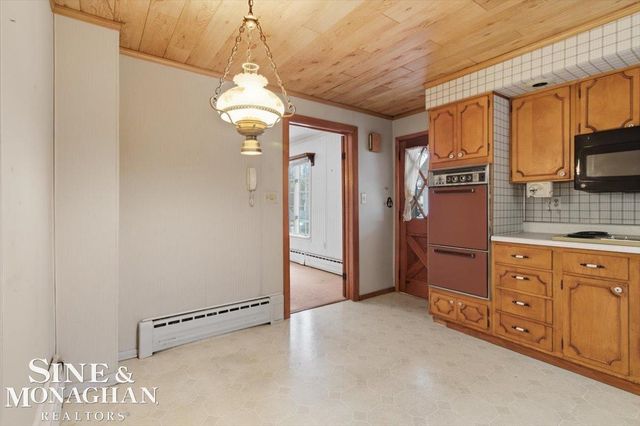 615 S 8th Street, Saint Clair, MI 48079