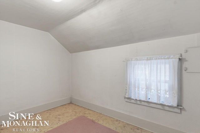 615 S 8th Street, Saint Clair, MI 48079