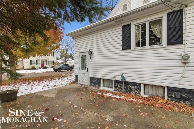 615 S 8th Street, Saint Clair, MI 48079