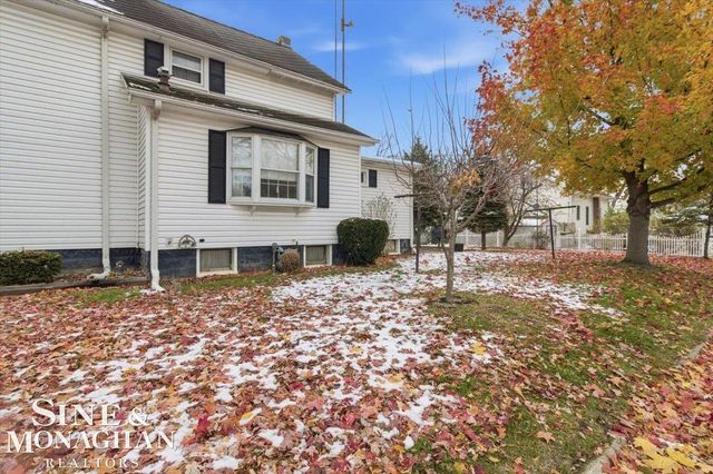 615 S 8th Street, Saint Clair, MI 48079