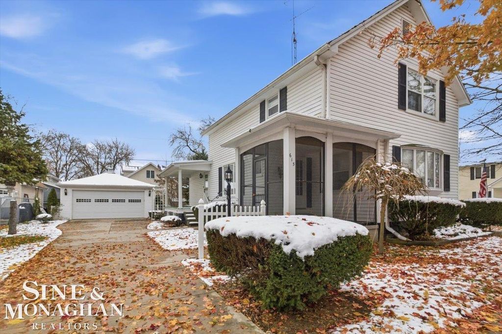 615 S 8th Street, Saint Clair, MI 48079