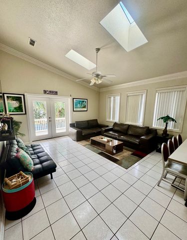 219 W Oleander St., South Padre Island, TX 78597