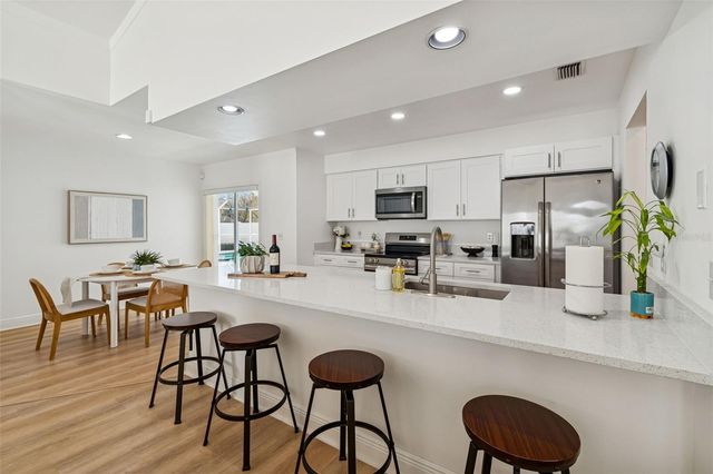 15830 GLENARN DRIVE, Tampa, FL 33618