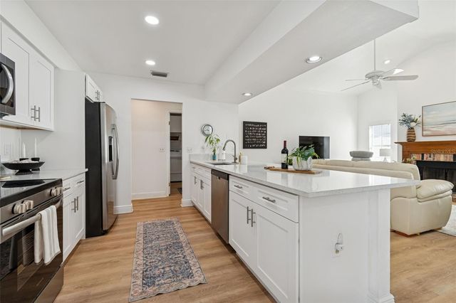 15830 GLENARN DRIVE, Tampa, FL 33618