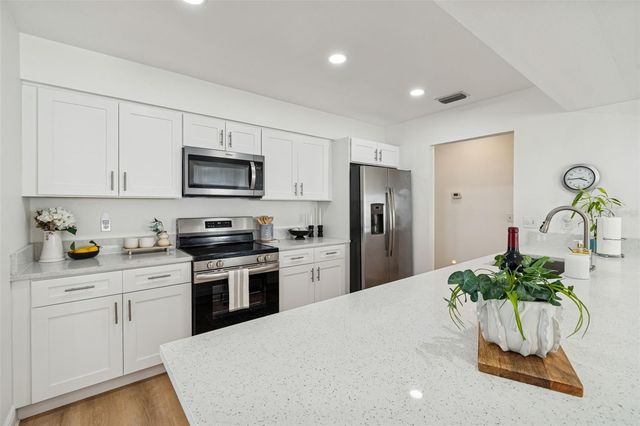 15830 GLENARN DRIVE, Tampa, FL 33618