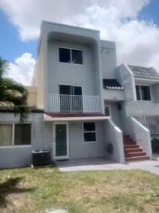 984 W 40th St 2, Hialeah, FL 33012