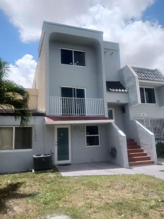 984 W 40th St 2, Hialeah, FL 33012
