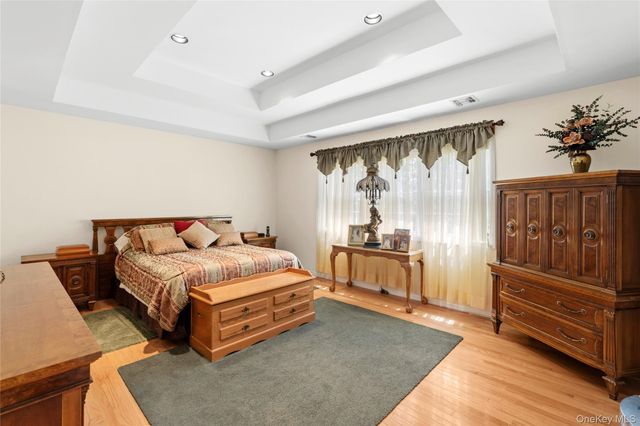 15 Scenicview Crescent, Manorville, NY 11949