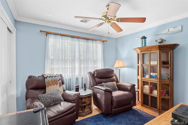 15 Scenicview Crescent, Manorville, NY 11949