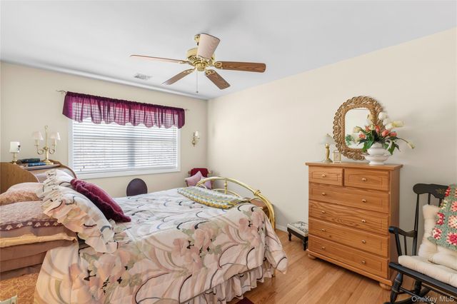 15 Scenicview Crescent, Manorville, NY 11949