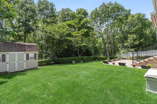15 Scenicview Crescent, Manorville, NY 11949