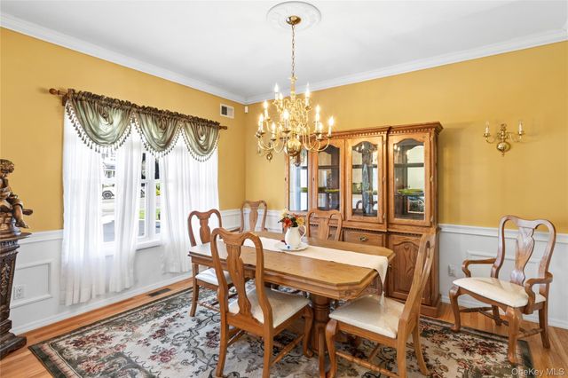 15 Scenicview Crescent, Manorville, NY 11949