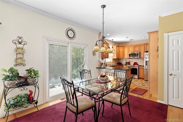 15 Scenicview Crescent, Manorville, NY 11949