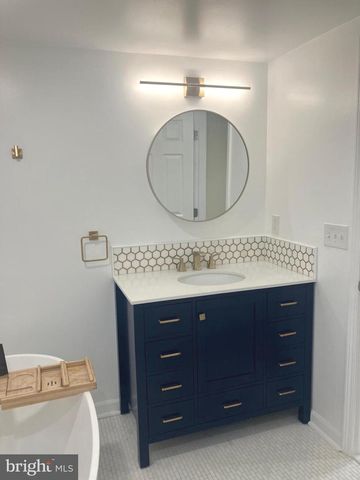 626 S IRVING ST, Arlington, VA 22204