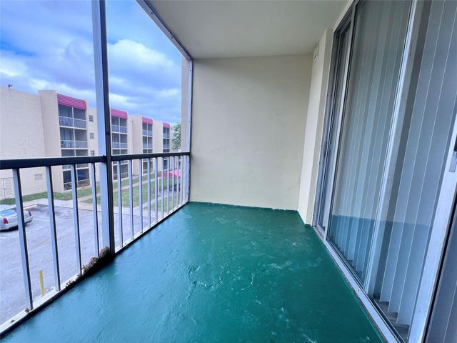1196 NW 40th Avenue 90-215, Lauderhill, FL 33313