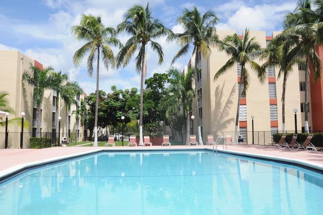 1196 NW 40th Avenue 90-215, Lauderhill, FL 33313