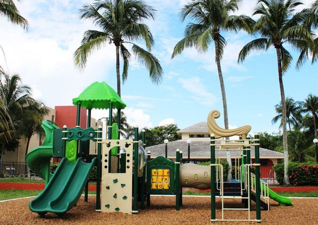 1196 NW 40th Avenue 90-215, Lauderhill, FL 33313