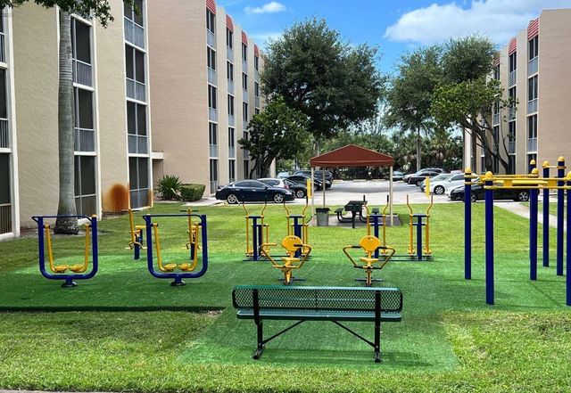 1196 NW 40th Avenue 90-215, Lauderhill, FL 33313