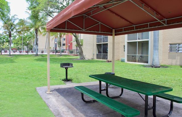1196 NW 40th Avenue 90-215, Lauderhill, FL 33313