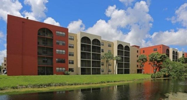 1196 NW 40th Avenue 90-215, Lauderhill, FL 33313