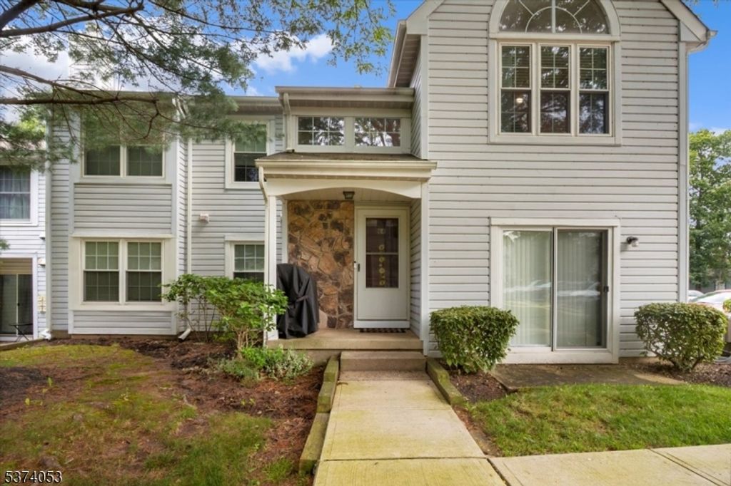 64 Oswestry Way, Franklin Twp., NJ 08873