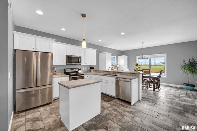 900 CRESTVIEW Drive, Metamora, IL 61548