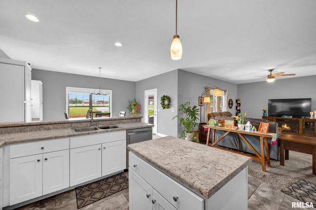 900 CRESTVIEW Drive, Metamora, IL 61548