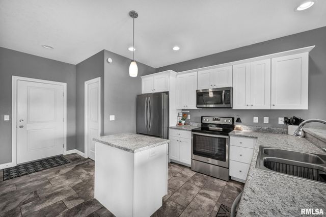 900 CRESTVIEW Drive, Metamora, IL 61548