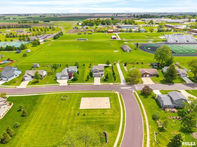 900 CRESTVIEW Drive, Metamora, IL 61548