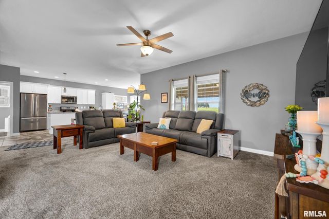900 CRESTVIEW Drive, Metamora, IL 61548