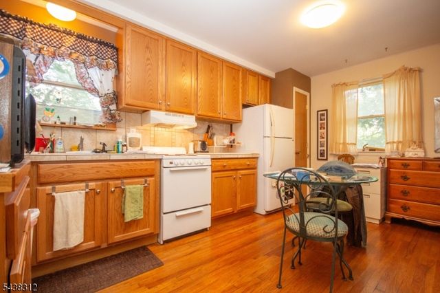 209 Fairview Ave, Hampton Twp., NJ 07860