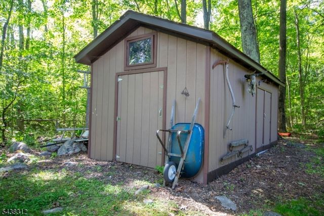 209 Fairview Ave, Hampton Twp., NJ 07860