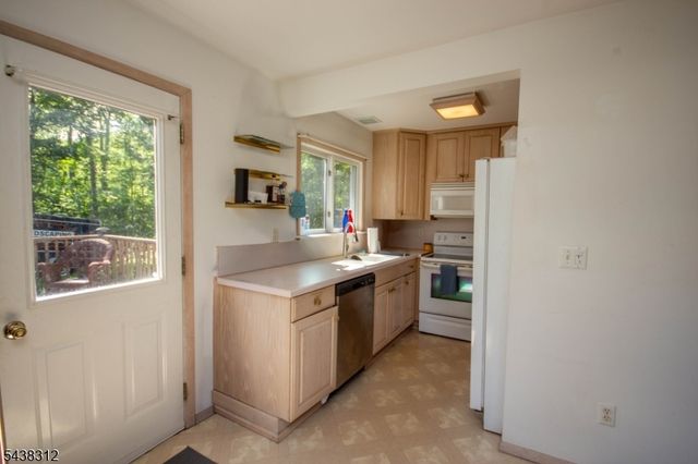 209 Fairview Ave, Hampton Twp., NJ 07860