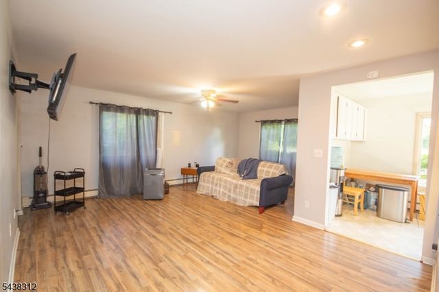 209 Fairview Ave, Hampton Twp., NJ 07860