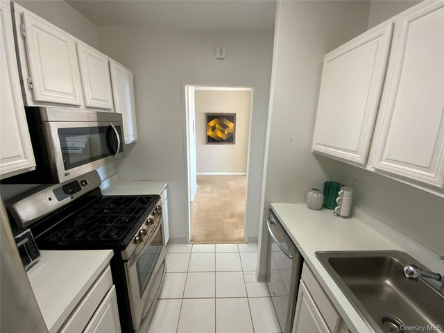 26910 Grand Central Parkway 3X, Floral Park, NY 11005