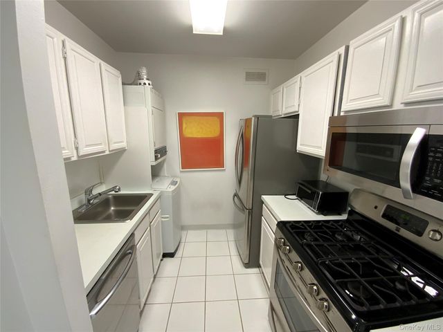 26910 Grand Central Parkway 3X, Floral Park, NY 11005