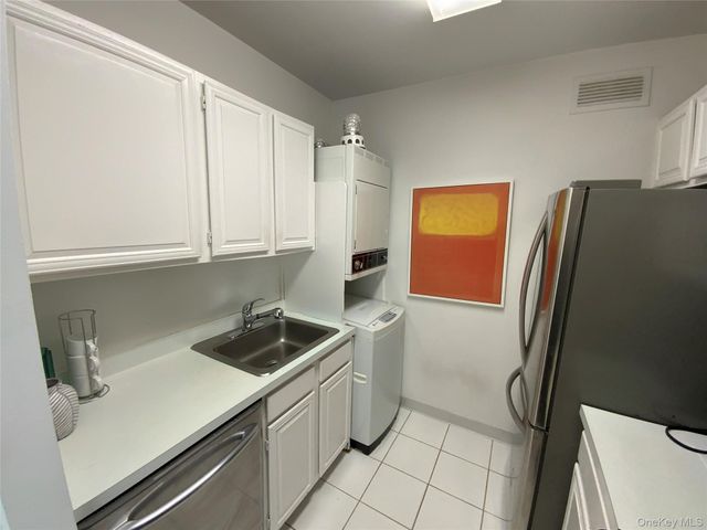 26910 Grand Central Parkway 3X, Floral Park, NY 11005