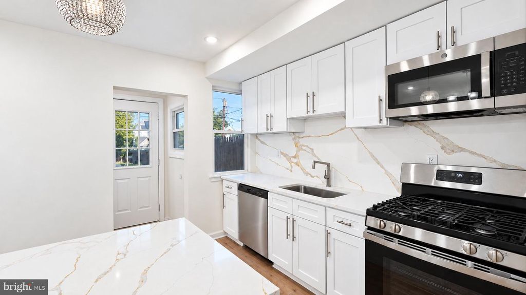 215 HORTON AVE, BROOKLAWN, NJ 08030 — exterior