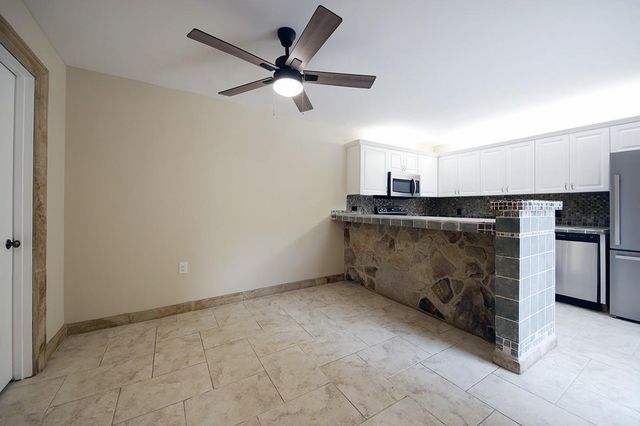 1700 Embassy Drive Apt 402, West Palm Beach, FL 33401