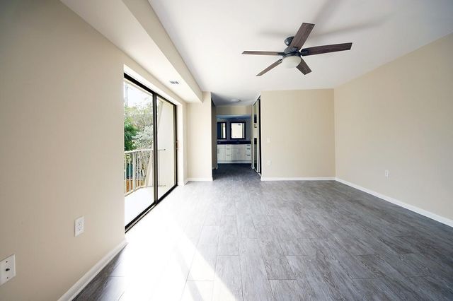 1700 Embassy Drive Apt 402, West Palm Beach, FL 33401