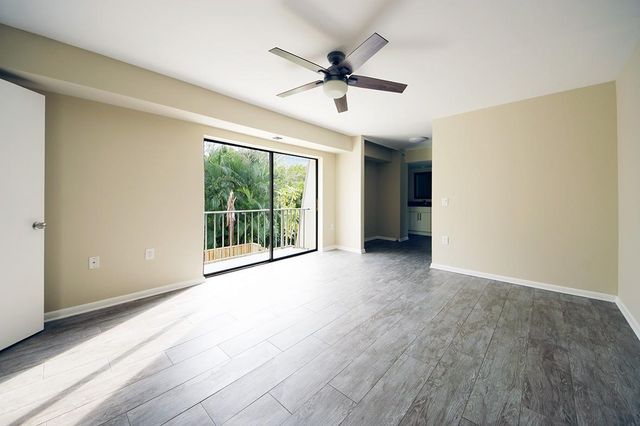1700 Embassy Drive Apt 402, West Palm Beach, FL 33401